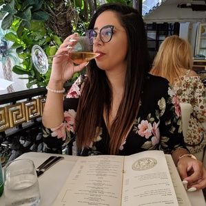 Meet your Posher, Elaine